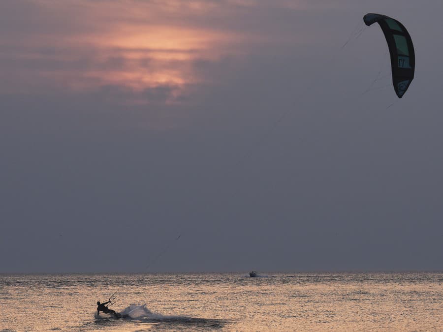 Západ slnka na jazere 