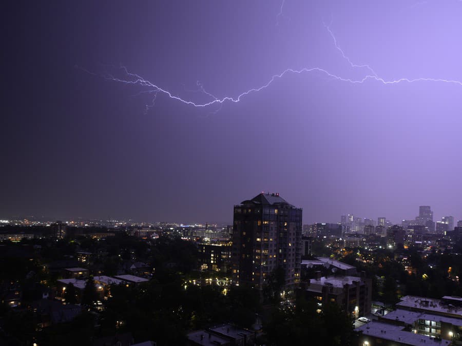 Blesk nad mestom
