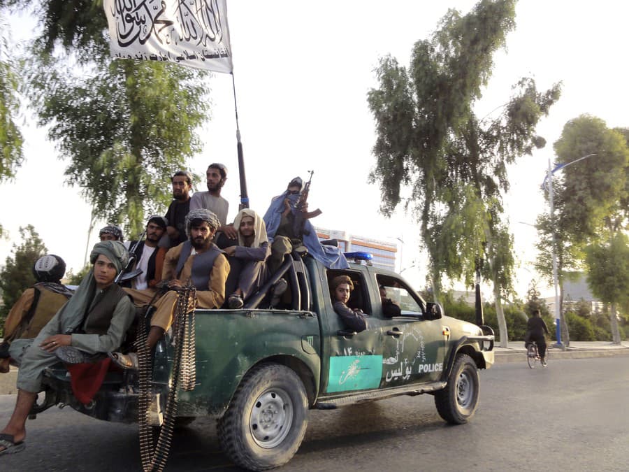 Militanti chcú absolútnu moc