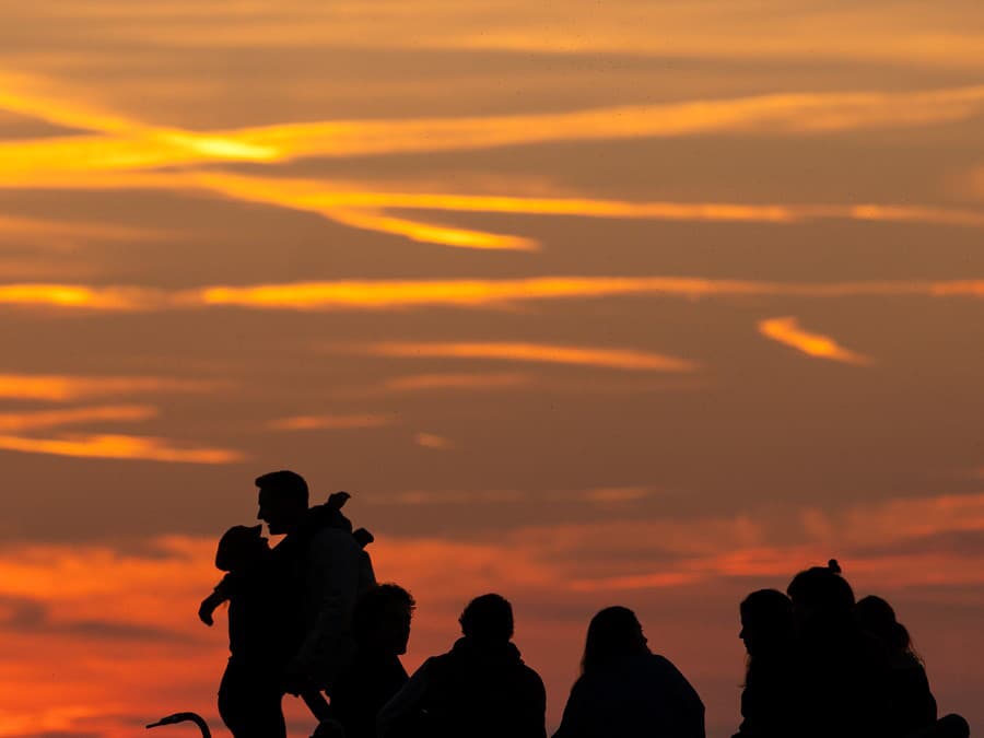 Objatie pri zapadajúcom slnku