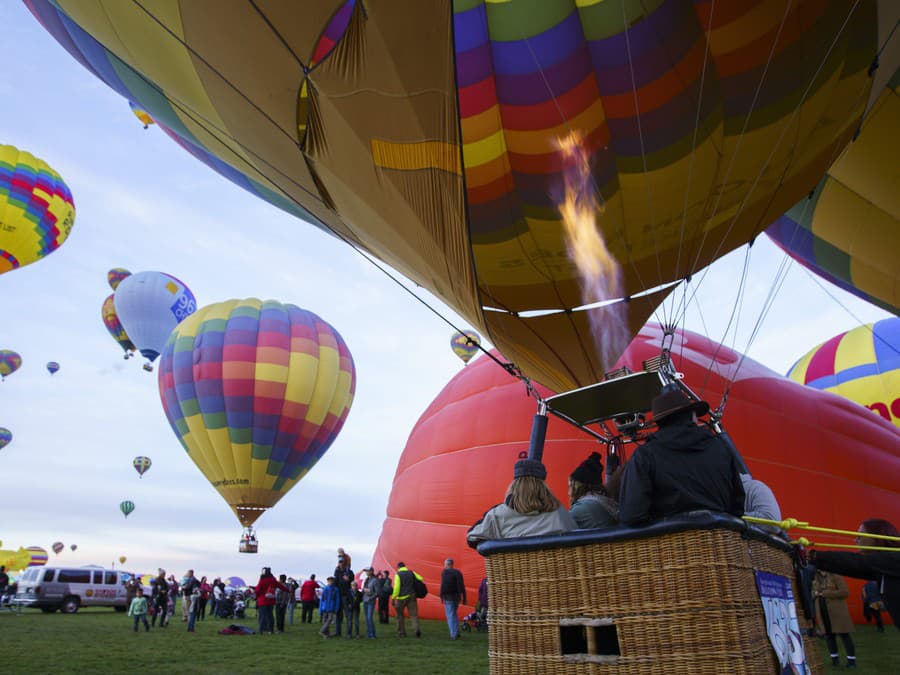Obloha plná balónov