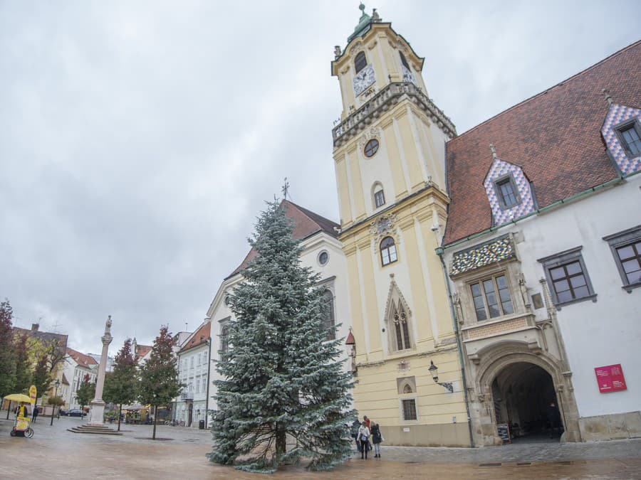 Do mesta prichádzajú Vianoce