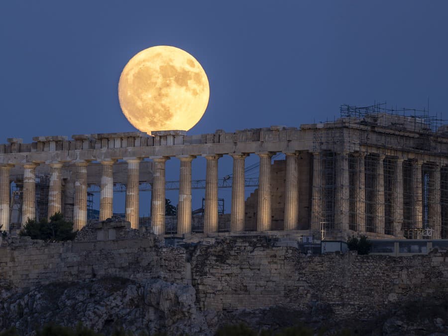 Divadlo na nočnej oblohe