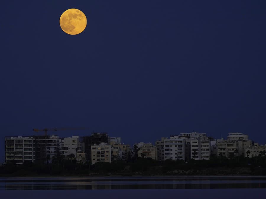 To je krásny mesiac!