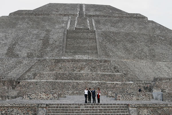 Prezidenti na pyramíde