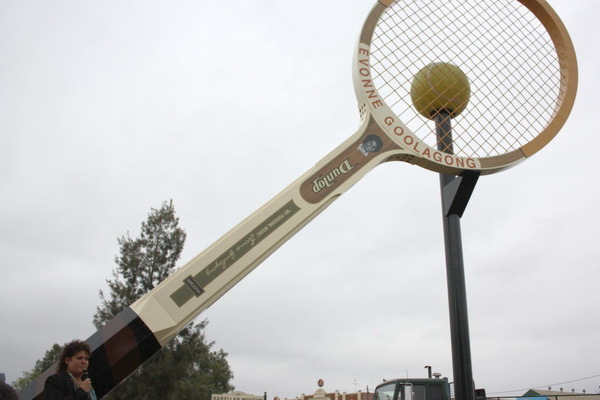 Gigantická tenisová raketa