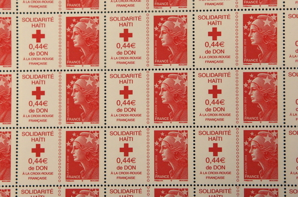 Známka na pomoc Haiti