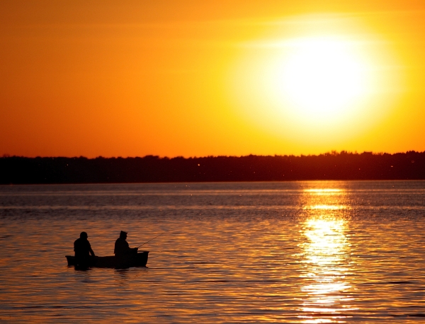 Chytanie rýb počas súmraku