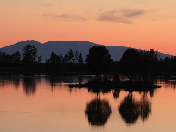 Polnočný západ slnka