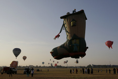 Filipínske nebo zaplavili zaujímavé balóny