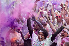 Ľudia sa už tretí rok zúčastnili Color Up 5K behu v Texase