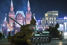 Putin spustil najväčšiu vojenskú prehliadku v dejinách.