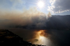 Požiar na južnej strane jazera Chelan