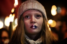 Masaker vo Francúzsku dočasne zjednotil väčšinu sveta.