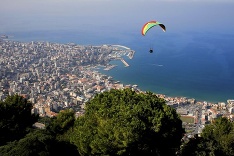 Klzák nad pobrežným mestom Jounieh