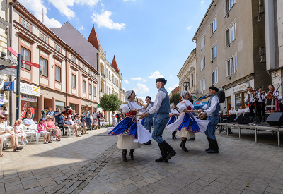 Trochu folklóru v meste