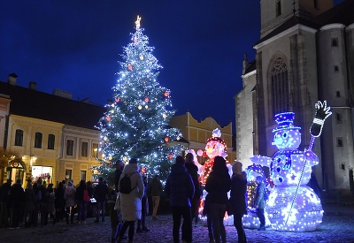 Vianočná výzdoba sa rozžiarila už aj v Prešove