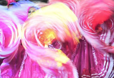 Deň hýriaci farbami