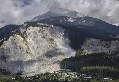 Dedinka v údolí...