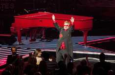 Elton John skončil