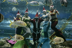 Santa Claus pod vodou