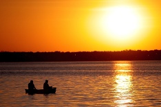 Chytanie rýb počas súmraku
