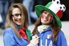 Talianske fanúšičky na futbalovom Eure