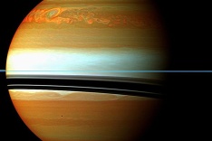 Búrka na Saturne