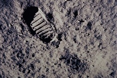 Malý krok pre človeka, ale veľký skok pre ľudstvo