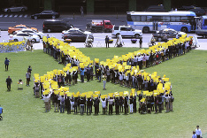 Spomienka na obete potopeného trajektu Sewol