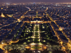 Paríž v nočnom šate