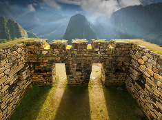 Strmé výšky peruánskeho Pachu Picchu