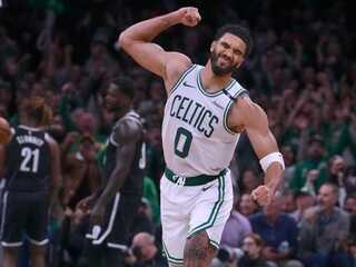 Tatum rozhodol drámu v predĺžení, Lakers zahodili výborný výkon Dončiča