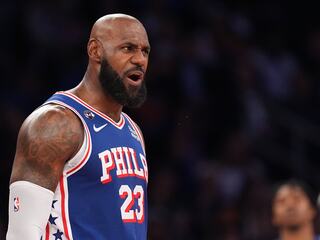 LeBron James víťazne odpálil posledný tanec kariéry, uspel aj Detroit a Oklahoma