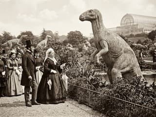 Prvé sochy dinosaurov obdivovala už kráľovná Viktória, vidieť ich môžete aj vy