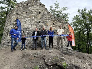 Z nenápadných ruín je nový turistický hit: Vo veži hradu Sokoľ otvorili vyhliadku