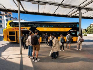 K Jadranu vyrazil prvý autobus, ceny zostávajú rovnaké ako vlani