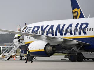 Ryanair prestáva rodičom účtovať poplatky za povinnú rezerváciu miesta s deťmi