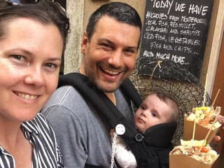 Toto dieťa má viac pečiatok v pase ako vy: Rodičia prezrádzajú tajomstvo cestovania s bábätkom