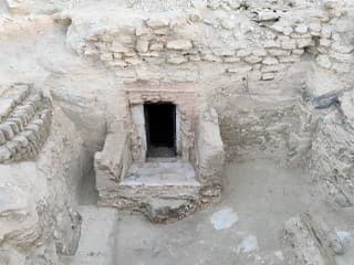 Archeológovia odkryli pri egyptskom Luxore 3000-ročnú hrobku