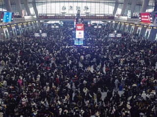 Najväčšia každoročná migrácia ľudí sa začala, čínske úrady očakávajú rekordných 9,5 miliardy ciest