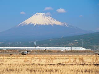 Posádky japonských vlakov budú mať špeciálne dáždniky, ochránia ich pred útokmi nožom