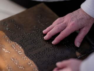 Braillovo písmo oslavuje 200 rokov, bojuje však o prežitie