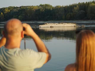Nízka hladina Dunaja odhalila vojnové lode, leteckú mínu aj dávny hrob