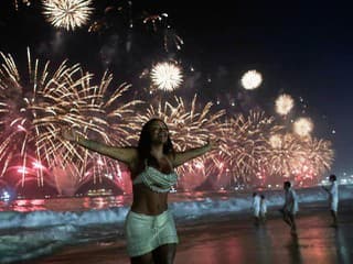 Takto svet vstúpil do roku 2026: Ohňostroje, tradície, ale aj nečakané tragédie