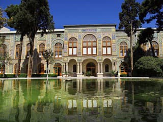 Dar od kráľovnej Viktórie a mramorový trón: Čo skrýva najkrajší palác v Iráne?