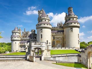 Vyzerá ako stredoveký hrad, no pravda o ňom šokuje: Pierrefonds preslávili aj obľúbení Návštevníci