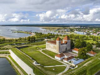 Saaremaa je ostrov plný prekvapení, jedno z nich sem spadlo priamo z vesmíru