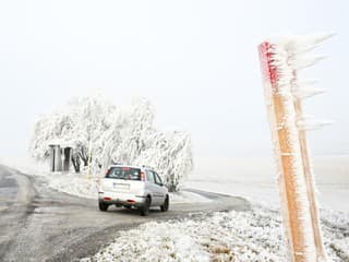 Nečakaný koniec roka: Víchrica, snehové jazyky a nebezpečenstvo na cestách