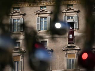 Pápež musel vysťahovať kardinálov: Z cirkevného penziónu bude luxusný hotel